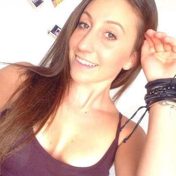 Contact met Lovely_Chanelle, 28 jarige Vrouw beschikbaar in Zuid-Holland